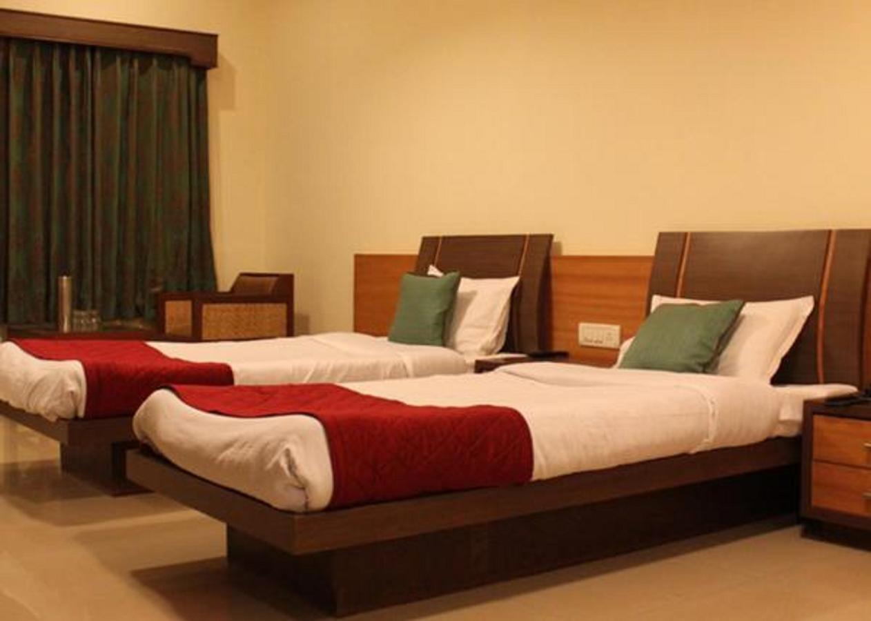 Jaffer Bhai'S Brickland Hotel พันช์กานี ภายนอก รูปภาพ