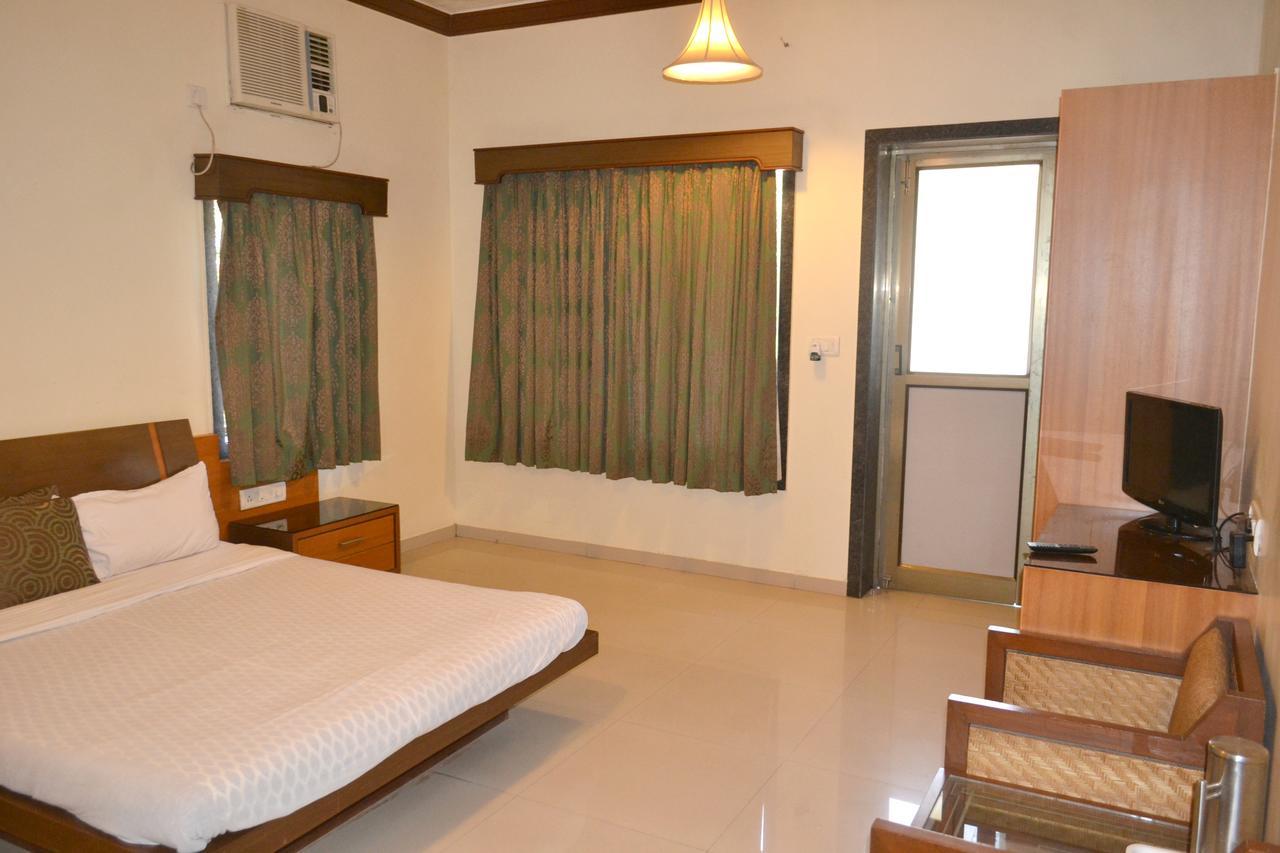 Jaffer Bhai'S Brickland Hotel พันช์กานี ภายนอก รูปภาพ