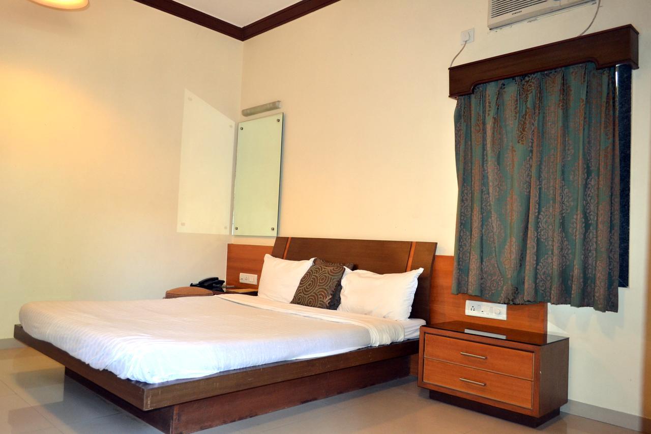 Jaffer Bhai'S Brickland Hotel พันช์กานี ภายนอก รูปภาพ